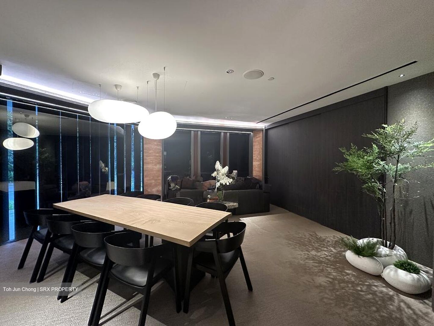 1 Nassim (D10), Retail #576591351